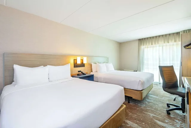 غرفة قياسية بسريرين مزدوجين، Comfort Inn Kingston - Highway 401 2/10