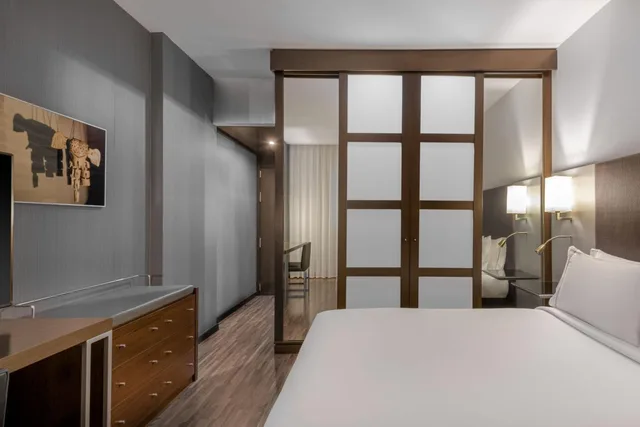 Guest Room, Standard, Queen Bed, AC Hotel by Marriott Madrid Airport 2/4