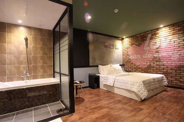 Standard, Double Bed, G7 Hotel 2/3