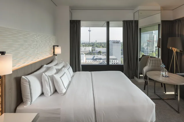 جناح جونيور بسرير مزدوج وسرير فردي، MELIA FRANKFURT CITY 1/10