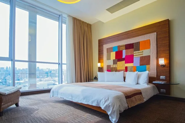 غرفة ديلوكس بسرير مزدوج أو سريرين منفصلين بإطلالة على المدينة، Landmark Baku Hotel 1/1