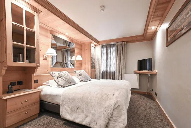 غرفة كلاسيكية بسرير كينج، Hôtel Tsanteleina 3/8