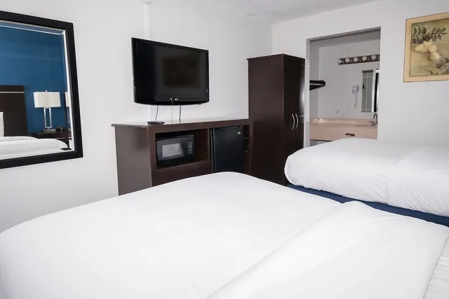 Deluxe, 2 Queen Beds, Motel6 Altamonte Springs, FL 9/10
