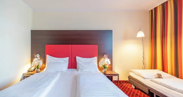 غرفة قياسية ثلاثية بثلاثة أسرّة، PLAZA INN Wels 1/3