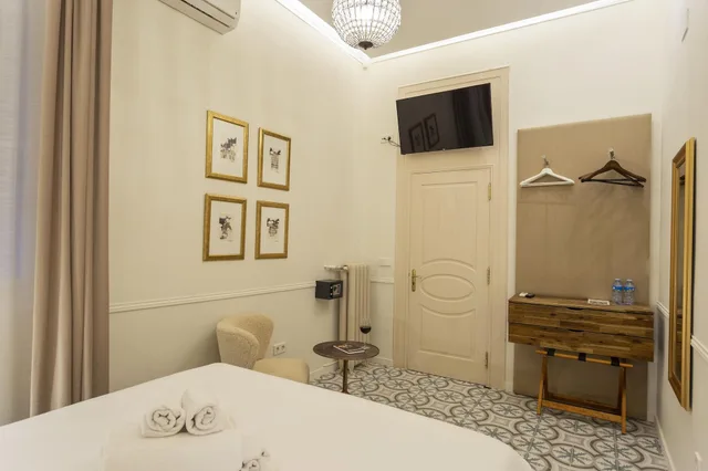 Interior, Standard, Double Bed, MIHLTON BARCELONA 2/10