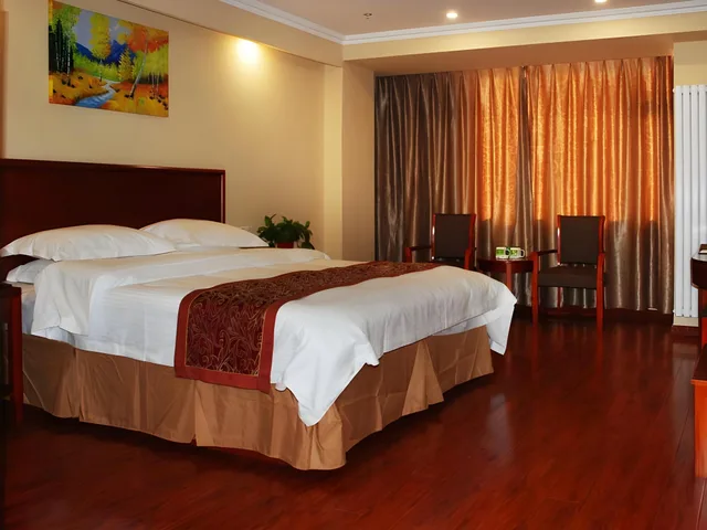 غرفة بزنس بسرير كوين، GreenTree Inn ShanDong WeiFang LinQu ZhanQian Road LuChuan Business Hotel 1/2