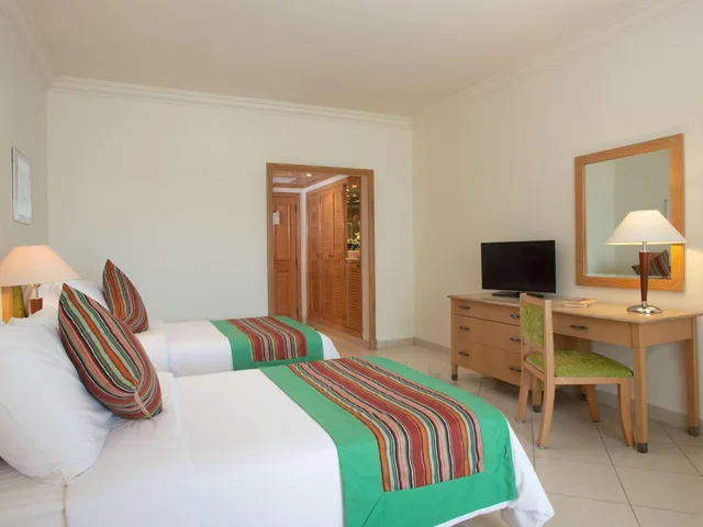 Classic, Twin Beds, Pool and Sea View، Movenpick Taba 2/10