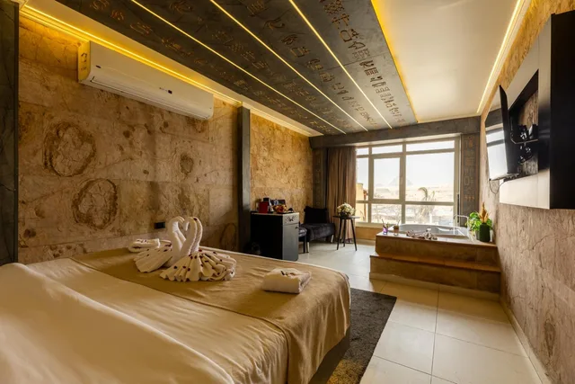 جناح جونيور بسرير كوين، Great Pyramid Inn 3/10