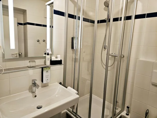 غرفة قياسية بسرير كينج، Tulip Inn Frankfurt Airport 6/8