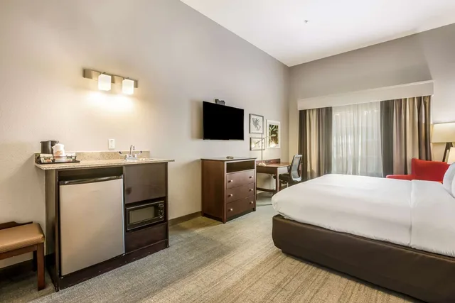 غرفة بسرير كينج، Comfort Inn & Suites Fairburn - Atlanta Southwest 1/4