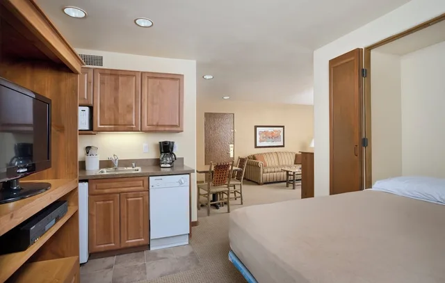 1 Bedroom, Deluxe, Suite, King Bed, Murphy Bed, Kitchenette، Worldmark Taos 2/9