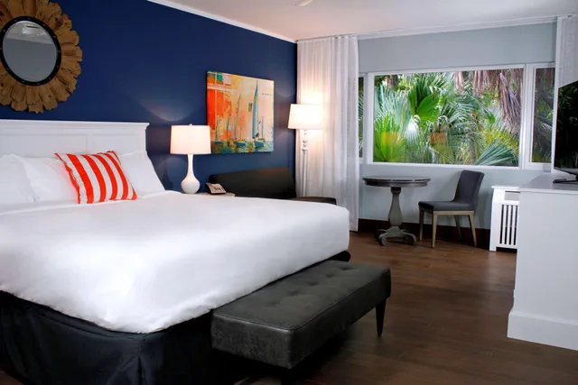 Captivating, King Bed, Garden View، Banana Bay Resort and Marina 1/1
