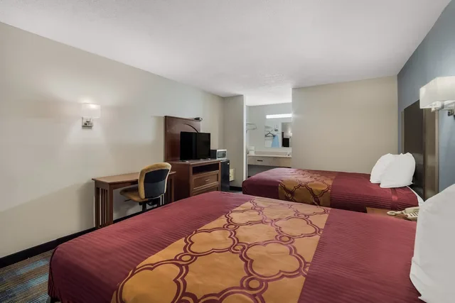 غرفة قياسية بسريرين كوين، Rodeway Inn Augusta West - Fort Gordon 4/6