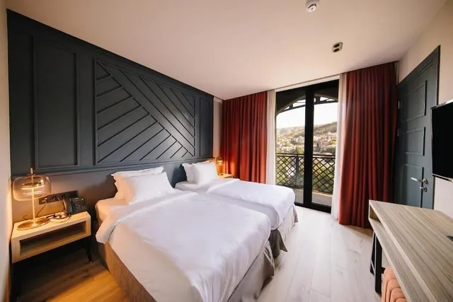 غرفة قياسية بسريرين منفصلين بإطلالة على النهر بشرفة، Sandali Metekhi Boutique hotel 1/4