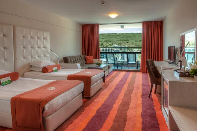 Superior, Resort View, Balcony، International Hotel Casino Tower Suites 1/7