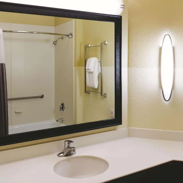 جناح بسرير كينج بغرفة نوم واحدة، La Quinta Inn & Suites by Wyndham Atlanta Ballpark/Galleria 6/7