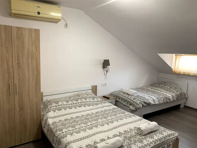 شقة بسريرين منفصلين بغرفة نوم واحدة مع أريكة، Samuil Apartments 2/3
