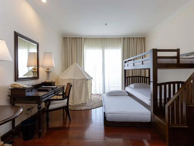 غرفة ديلوكس عائلية بسرير كينج وسرير بطابقين بشرفة، Sofitel Krabi Phokeethra Golf & Spa Resort 4/6