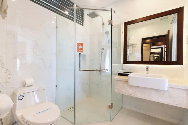 غرفة سوبيريور بسرير كينج بإطلالة على البحر، Hoang Ngoc Beach Resort 9/10