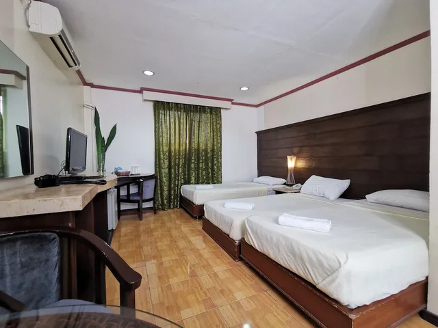 Room, 1 Queen and 1 Single Bed, Pool Side، Cebu Hilltop Hotel 3/5