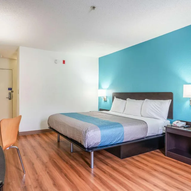 غرفة بسرير كينج، Motel6 Rocky Mount, NC 1/10
