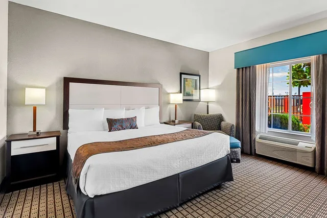 غرفة بسرير كينج لذوي الإعاقة، Best Western Plus Magee Inn & Suites 1/2