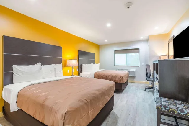 جناح بسريرين كوين لذوي الإعاقة، Quality Inn Banning I-10 2/8
