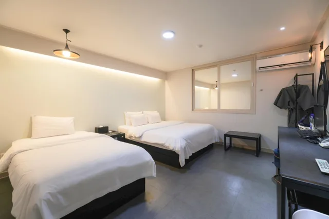 Room, Twin Beds, Vip Hotel Mok-Po 7/10