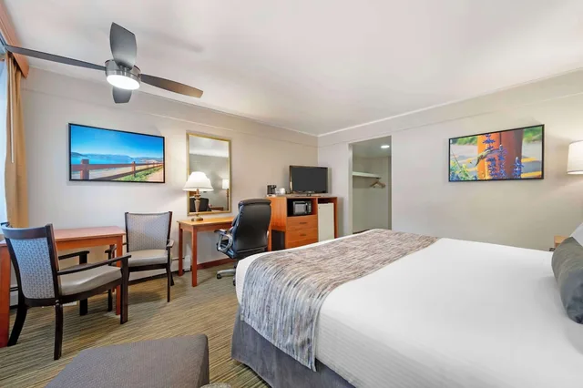 غرفة قياسية بسرير كينج، Best Western Ptarmigan Lodge 2/8