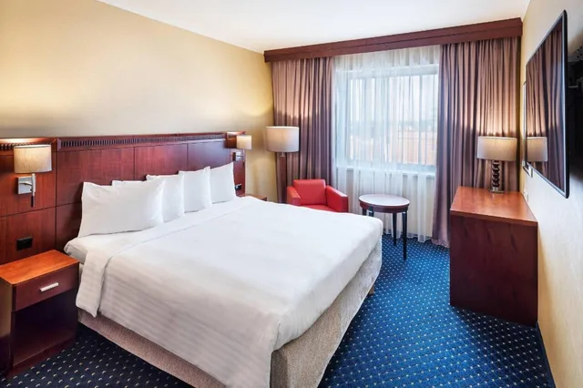 جناح جونيور بسرير كينج مع أريكة في طابق مرتفع، Courtyard By Marriott Prague City 2/5
