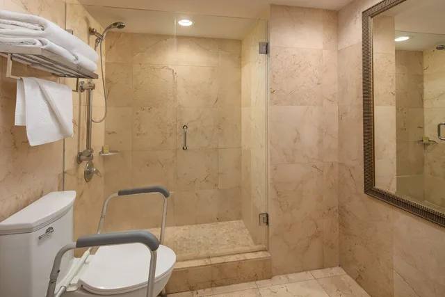 Room, Double Bed, Bay View, Accessible، Doubletree By Hilton Grand Hotel Biscayne Bay 2/2