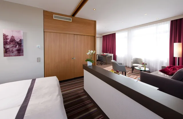 Suite, Quadruple, LEONARDO HOTEL KARLSRUHE 1/4