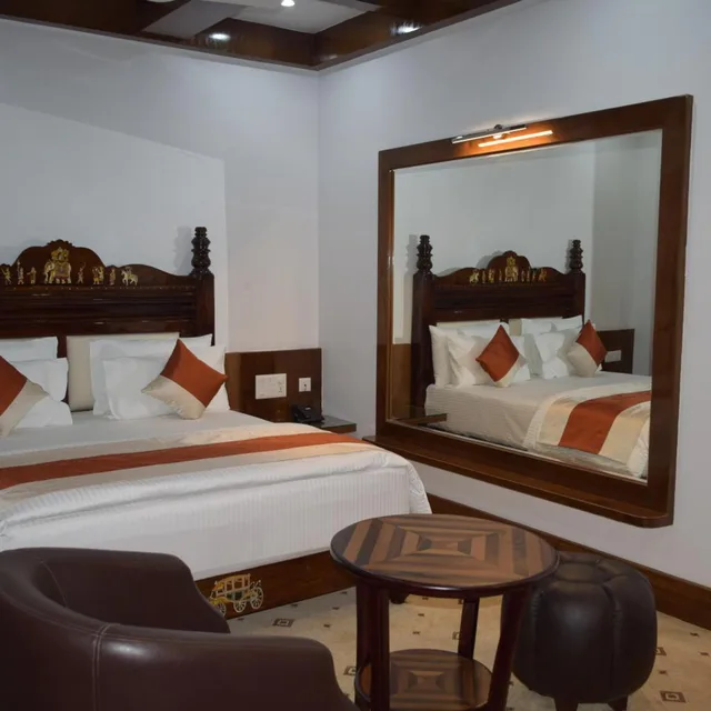 Castle, King Bed، Hotel Loksagar 2/9