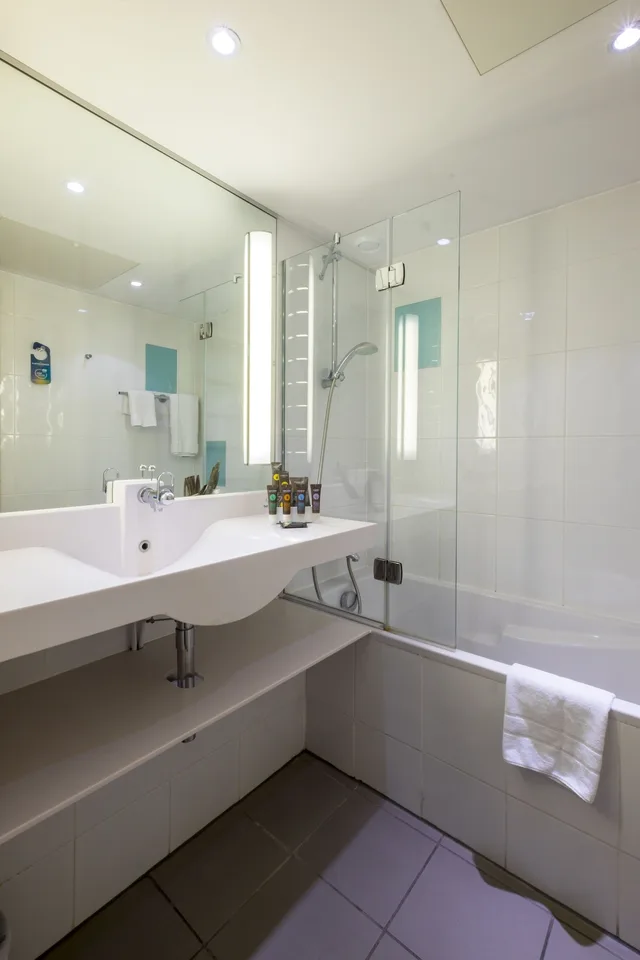 غرفة تنفيذية بسرير كوين مع أريكة، Novotel Southampton 4/8
