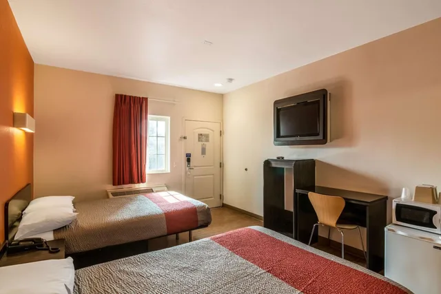 2 Queen Beds - Micfridge، Motel6 Bell Gardens, CA - Los Angeles 3/5