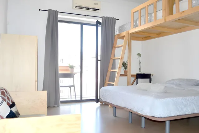 Mixed Dorm, 4 Beds, Balcony, Wot Nomad Social 1/1