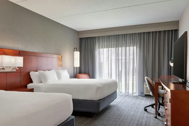 room, 2 queen beds, Courtyard Pittsburgh Airport 3/9