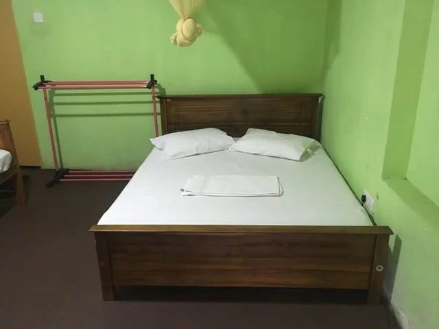 غرفة أساسية ثلاثية بسرير كوين وسرير فردي بإطلالة على المتنزه بغرفة نوم واحدة، Like Lodge 1/3