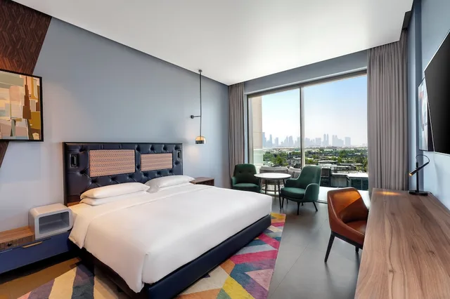 1 King Bed Skyline view with Balcony، Hyatt Centric Jumeirah Dubai 2/4