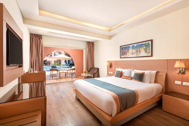 غرفة ديلوكس بسريرين منفصلين بإطلالة على المسبح، Pickalbatros Alf Leila Wa Leila Resort - Neverland Hurghada 1/4