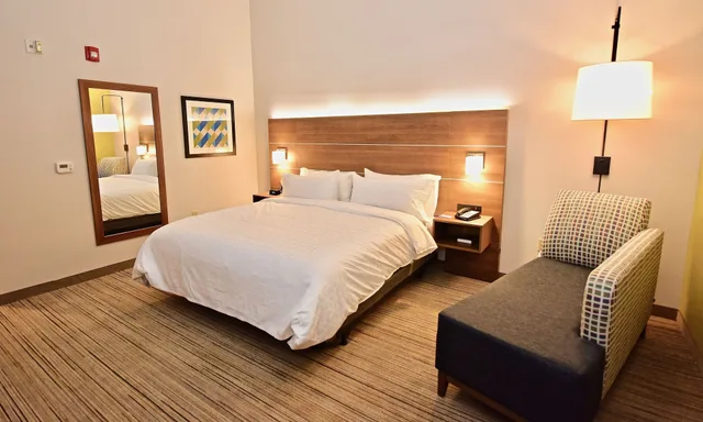 غرفة قياسية بسرير كينج، Holiday Inn Express and Suites Perryville I 55 4/4