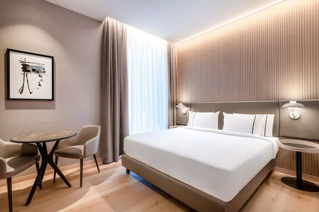 غرفة سوبيريور بسرير كوين بشرفة، AC Hotel by Marriott Clodio Roma 3/6