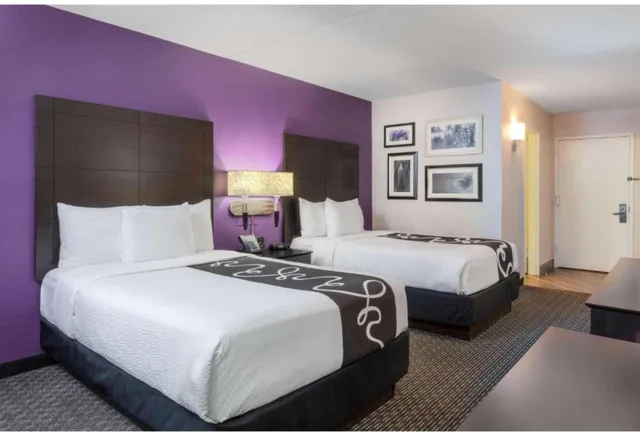 Room, 2 Queen or 2 Double Beds، La Quinta Inn & Suites by Wyndham Clifton/Rutherford 3/3