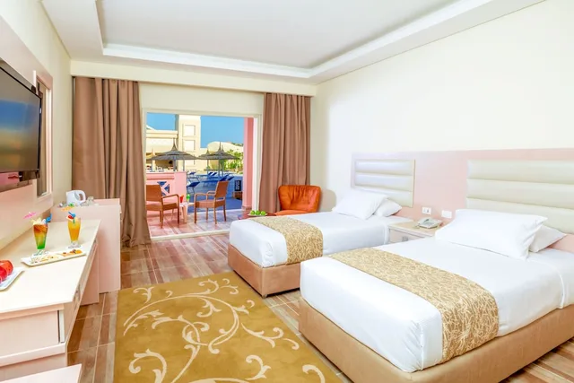 غرفة ديلوكس ثلاثية، Pickalbatros Aqua Vista Resort - Hurghada 1/7