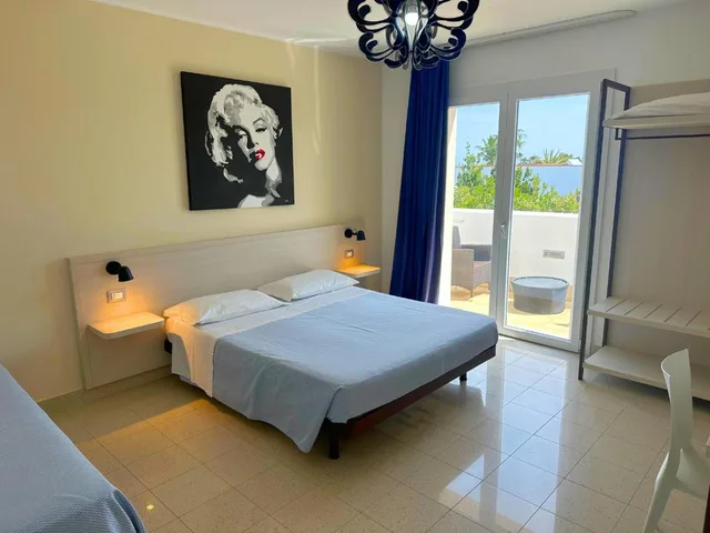 Room, Double Bed, Sea View, Donnosanto Hotel 2/7