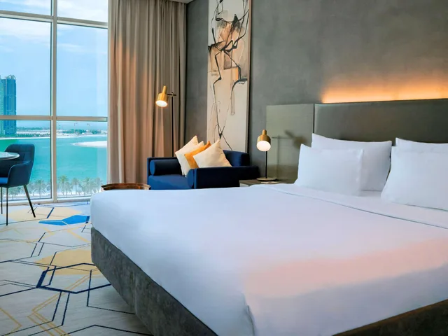 Deluxe, Suite, Lagoon View، Pullman Hotel Sharjah 2/3