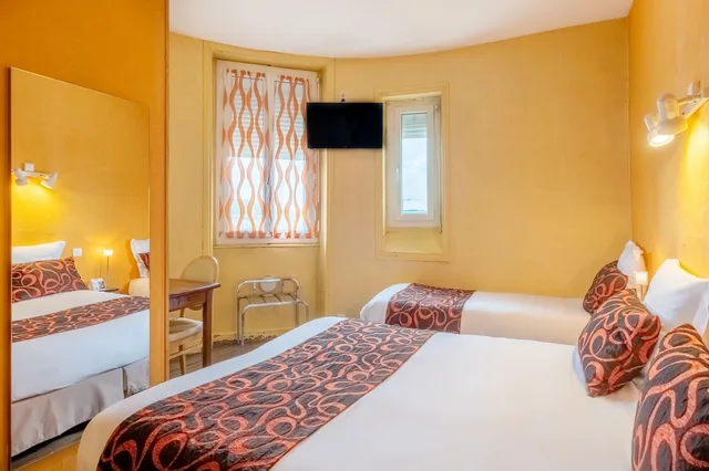 Room, Triple, 1 Double and 1 Single Bed, The Originals City Hotel Regina, Perigueux 1/4