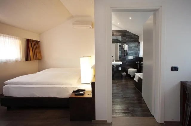 جناح بسرير كوين مع أريكة، Hotel Spa Internazionale 2/2