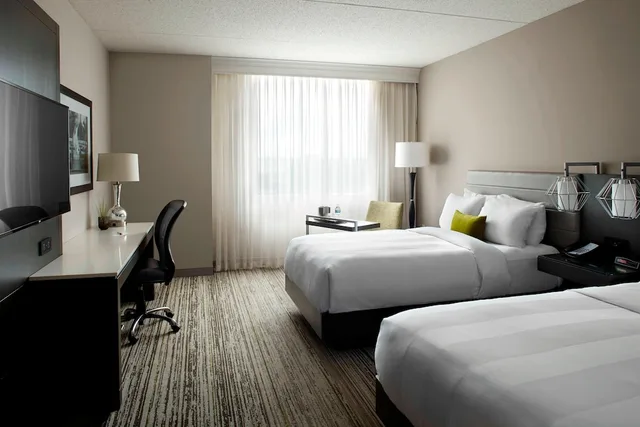 Room, 2 Double Beds, Columbus Marriott Northwest 1/5