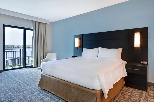 استوديو بسرير كينج بشرفة مع أريكة، Residence Inn by Marriott Fort Walton Beach 1/9